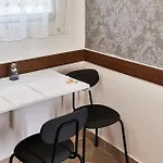 Apartment 1 Bedroom Cozy In *