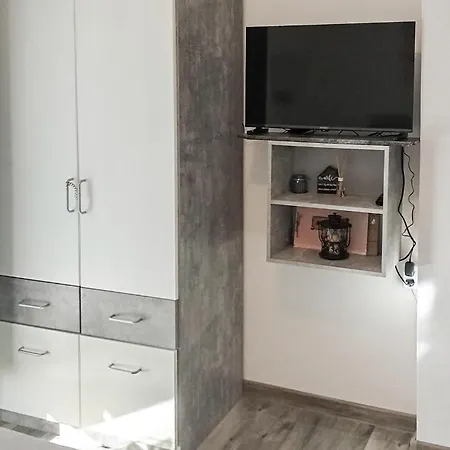 1 Bedroom Cozy In Gabonjin